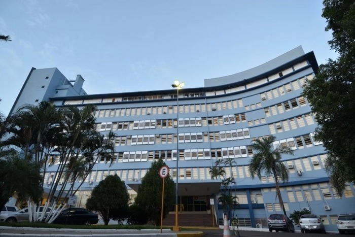 Bebê de 5 dias cai de incubadora em hospital e sofre fratura no crânio