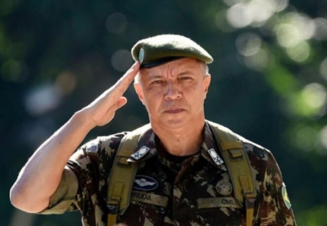 Ex-chefe do Exército nomeado por Lula nega ter recebido oferta de general para dar golpe