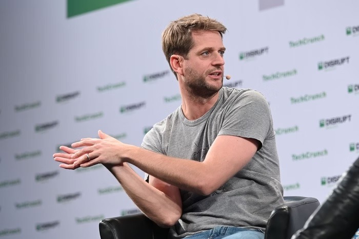 Diretor de empresa investe no uso de IA e acaba substituído por avatar