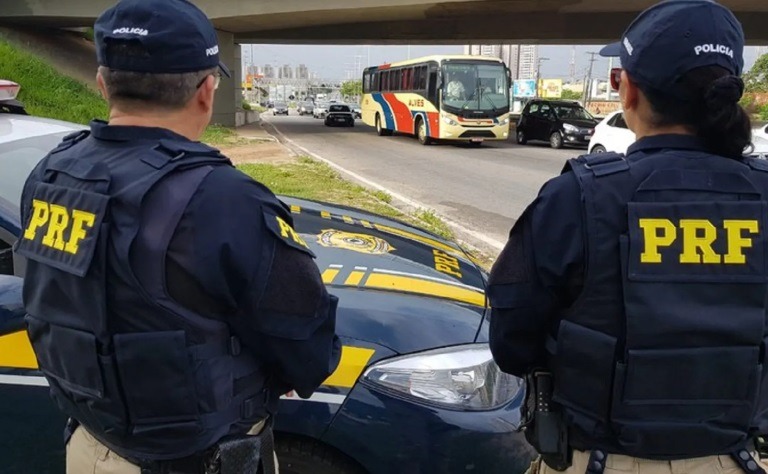 Mulher morre em acidente com motorista embriagado na BR-101 