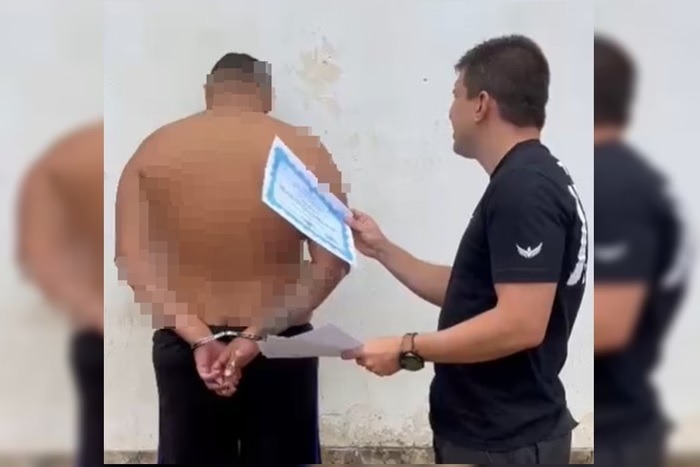 Homem é preso por vender diplomas falsos de medicina e ensino médio