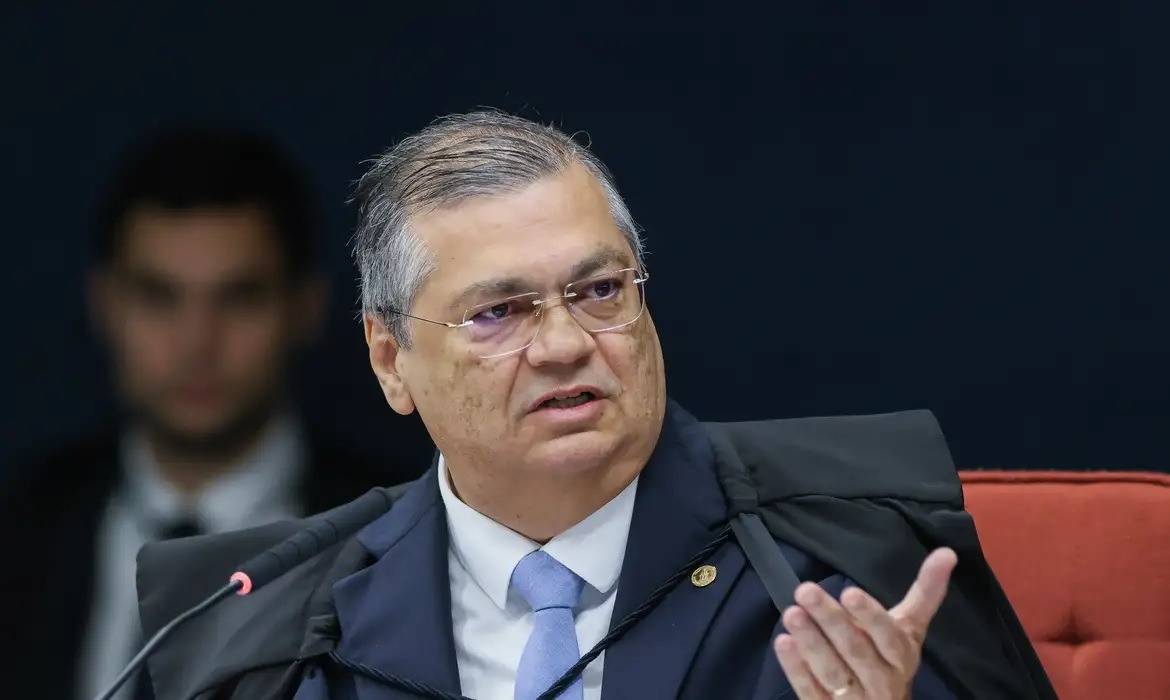 Dino é relator de caso em que também é investigado