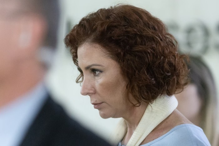 Líder do PT quer Interpol atrás de Carla Zambelli
