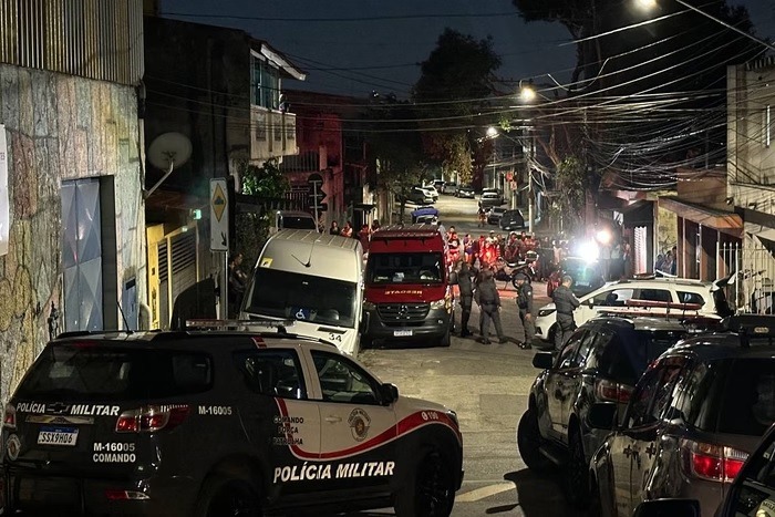 Homem mantém esposa refém há 5h: “Possível traição”
