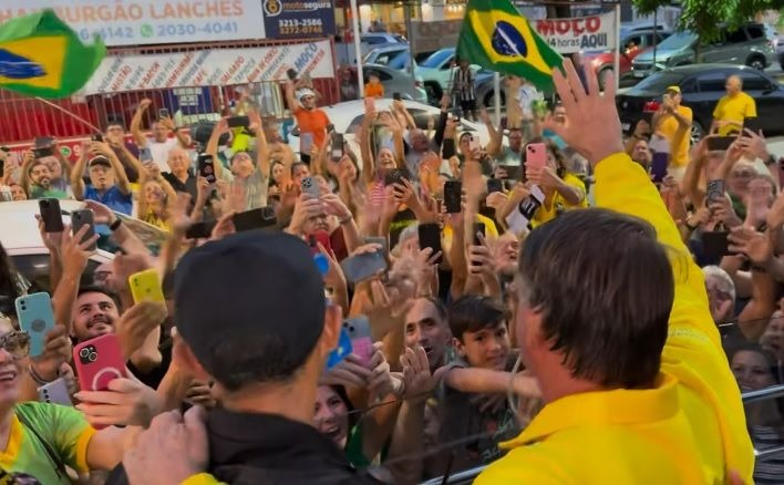 Bolsonaro visita Santa Cruz para agradecer atendimento médico e faz oração no Santuário de Santa Rita