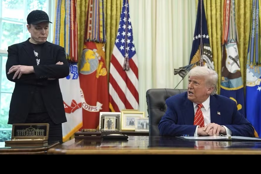 Trump se diz “muito desapontado” com Musk após críticas do bilionário