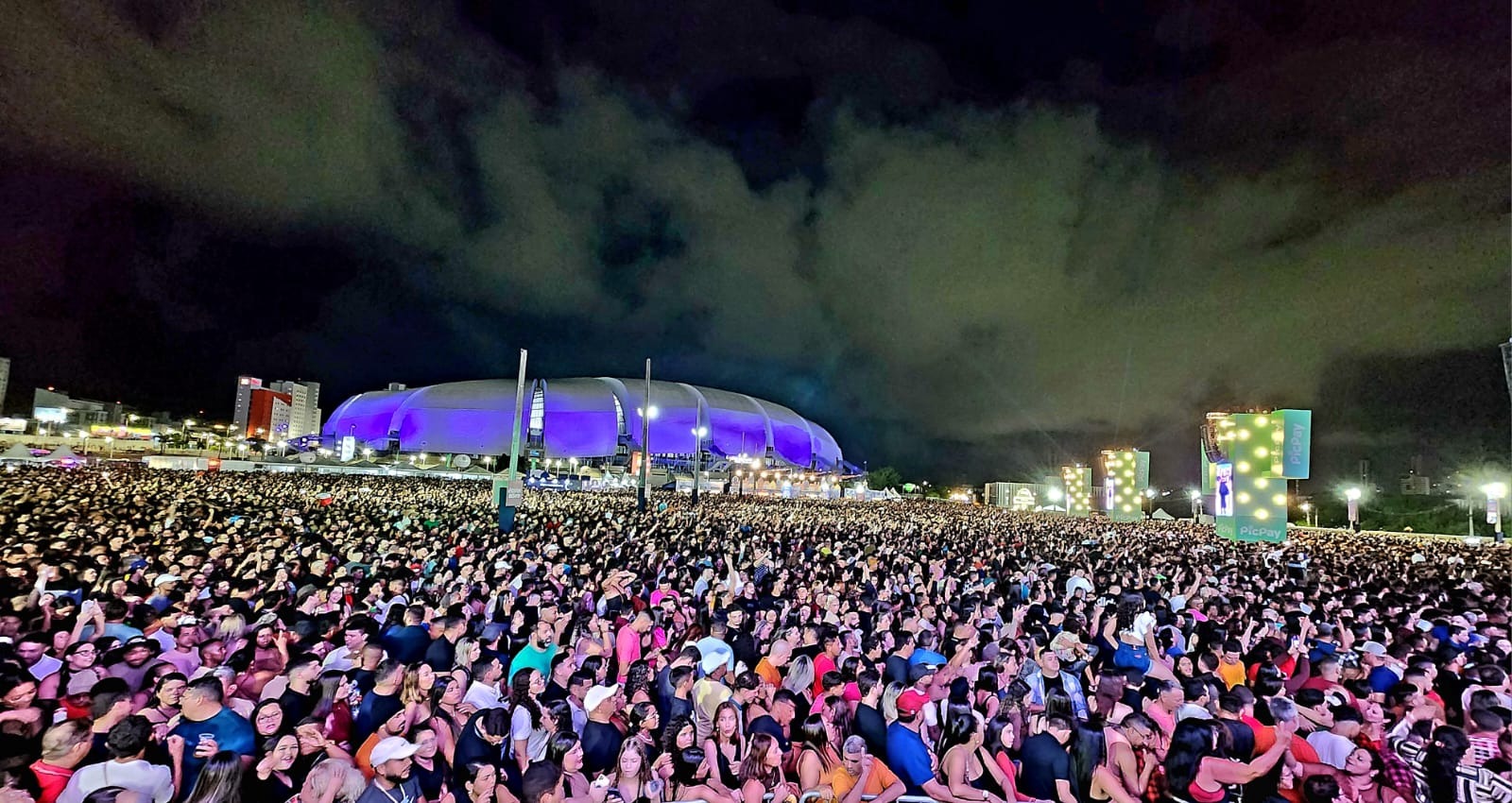 VÍDEO: 150 mil pessoas lotam área externa da Arena das Dunas no São João de Natal