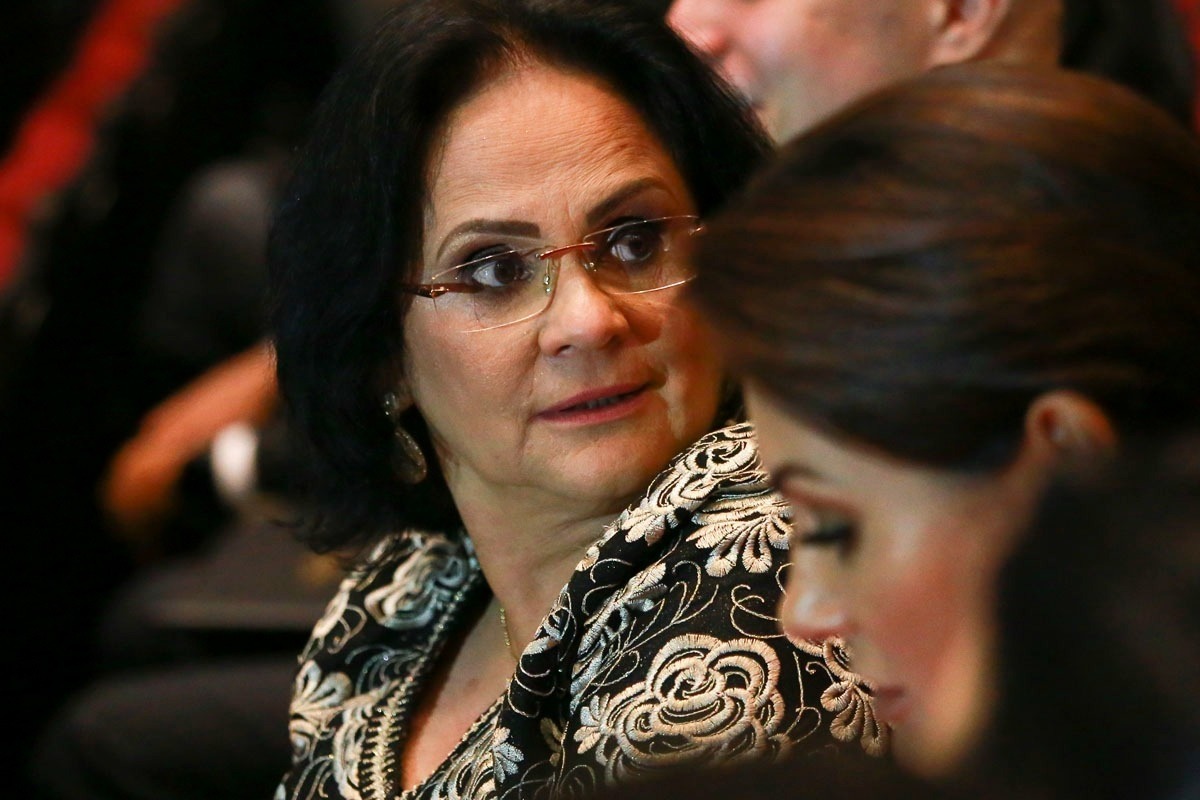 “Não vamos financiar motel”, diz Damares sobre visita íntima a jovens