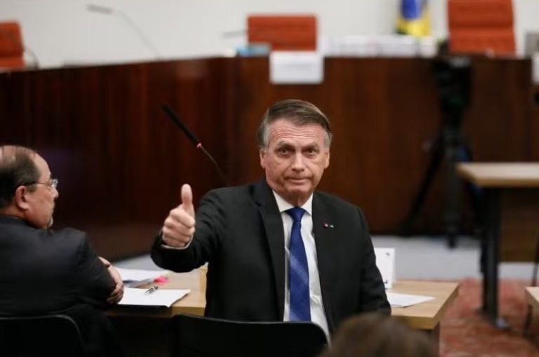 Bolsonaro diz que pretende mostrar vídeos em depoimento ao STF: ‘Se eu puder ficar à vontade, vão ser horas’