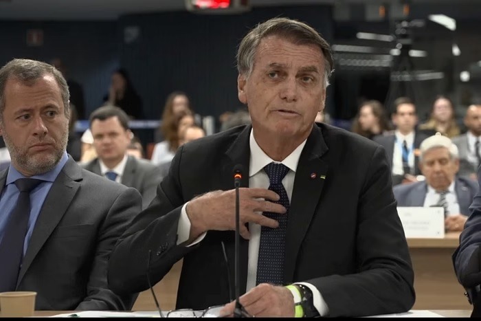 Bolsonaro não passou faixa a Lula para evitar “maior vaia da história”