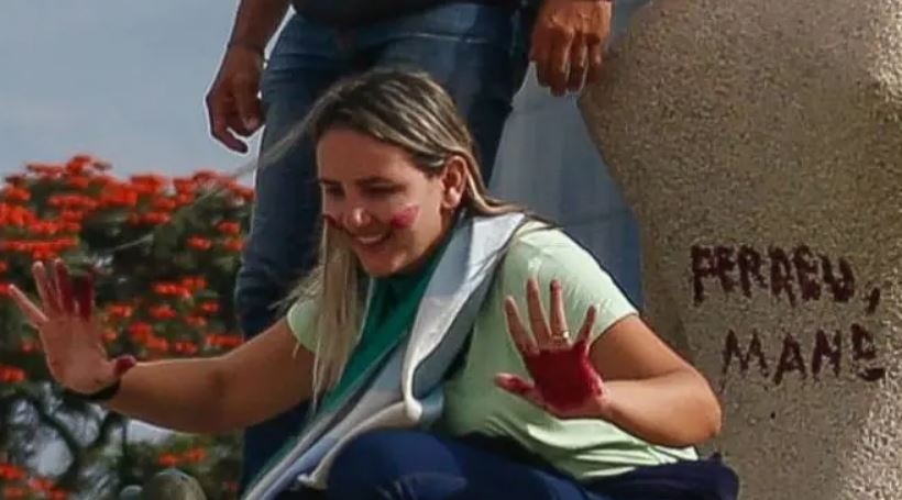 STF tem maioria para manter condenação de mulher que pichou estátua