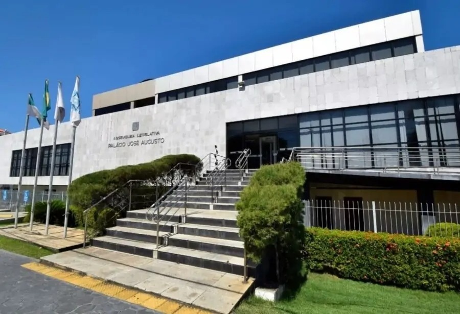 Dez anos de perdas: sindicato expõe descaso salarial com jornalistas da TV Assembleia RN
