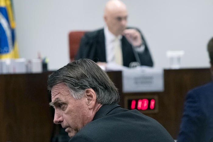 Bolsonaro se aconselhou com Temer antes de interrogatório no STF