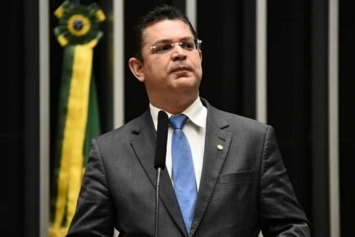 Em discurso na Câmara, líder do PL chama Haddad de “burro”