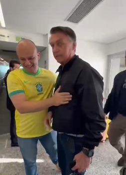 Bolsonaro publica vídeo embarcando para o RN; veja programação