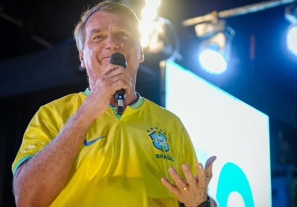 Lojas de Santa Cruz-RN zeram estoque de camisas do Brasil em razão da visita de Bolsonaro à cidade