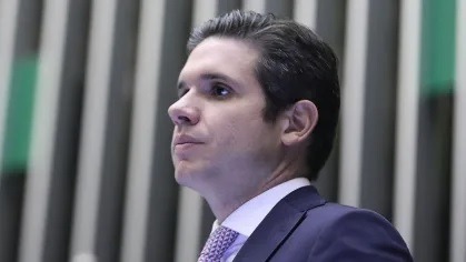 Proposta de Hugo libera acúmulo de aposentadoria com salário de deputado