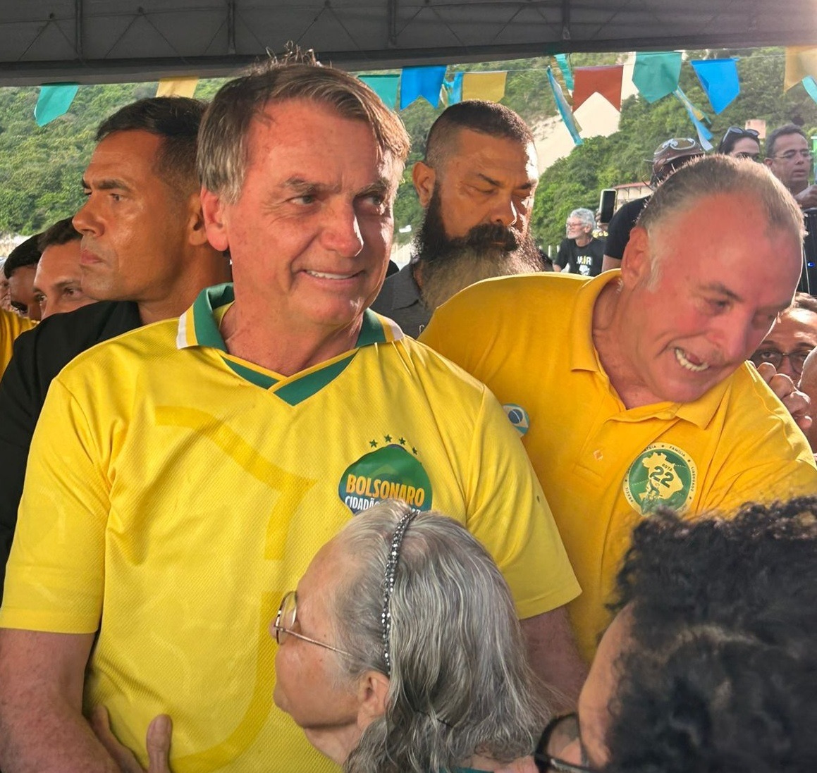 Bolsonaro visita obra da Engorda em Ponta Negra e recebe homenagens