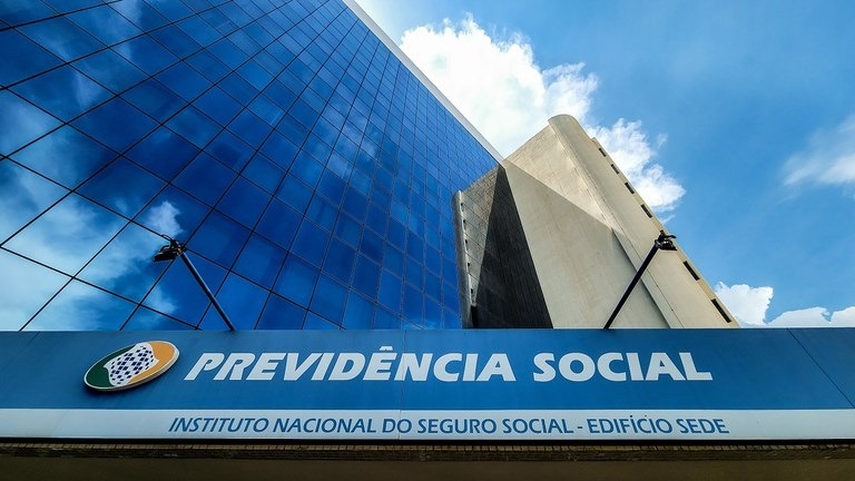 Lula pede ao STF que suspenda processos de vítimas do INSS para acelerar devolução de valores