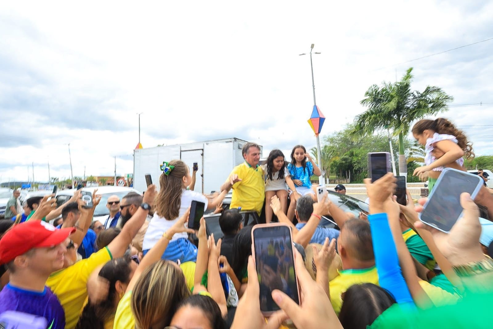 Bolsonaro prestigia apoiadores de Serra Caiada durante o Rota 22