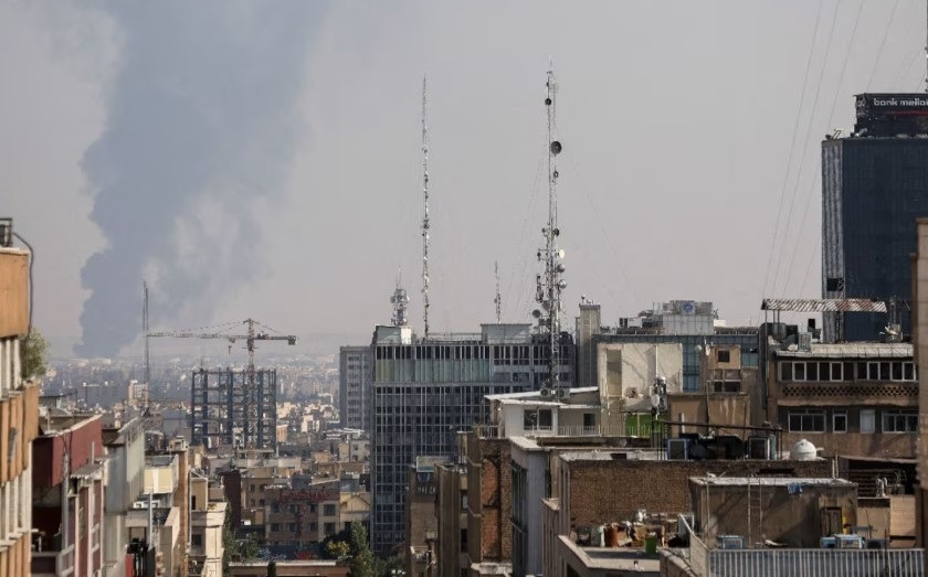 Israel diz que atingiu ministério e centro de pesquisa de armas nucleares no Irã