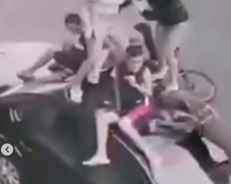 VÍDEO: Crianças vivem momento de pânico ao fugir de ataque de pit-bull