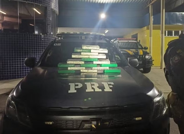 Homem é flagrado com mais de 17 kg de cocaína escondidos em carro na BR-304 em Macaíba