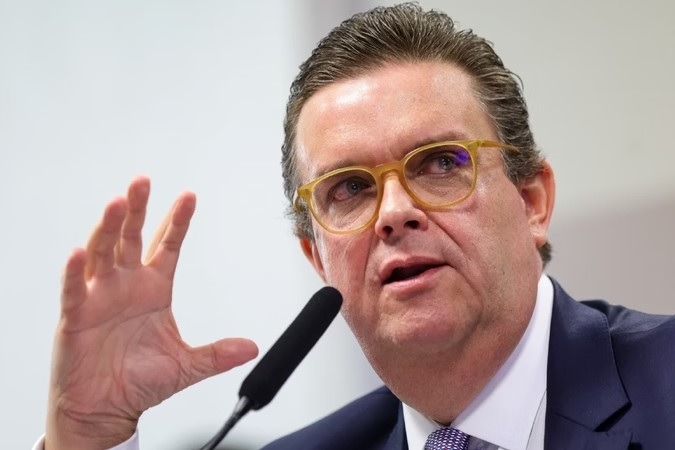 FARRA DO INSS: Até sogro do ministro da Previdência do governo Lula teve desconto indevido