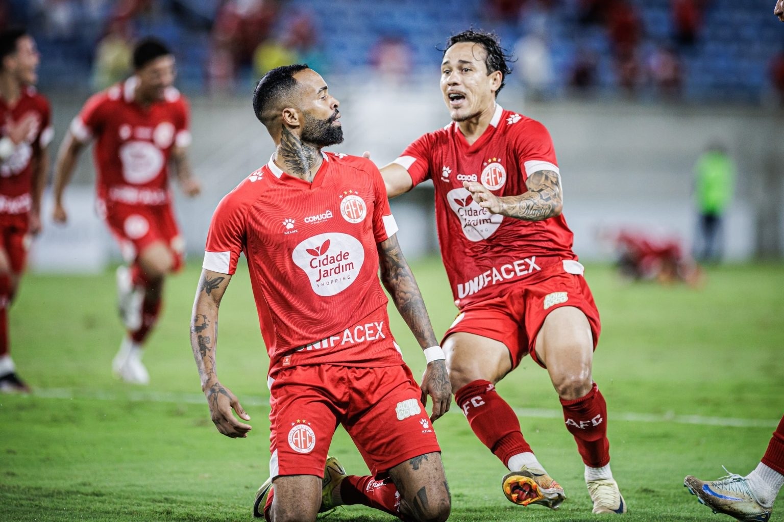 América marca no final e vence Ferroviário pela Série D