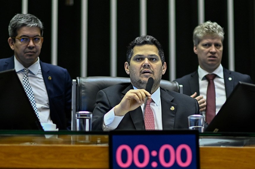 Alcolumbre cria CPMI para investigar fraudes dos descontos do INSS