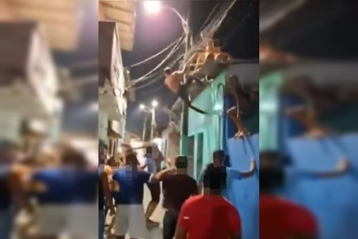 VÍDEO: Ladrão leva surra de moradores após tentar roubar moto