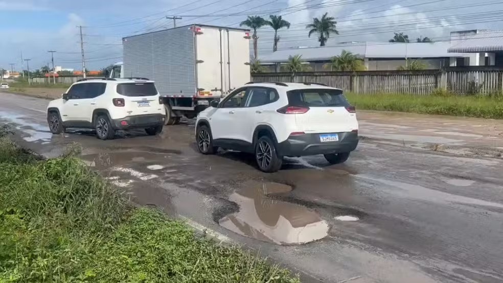 Buracos abertos em desvio na BR-304 causam congestionamentos na Grande Natal
