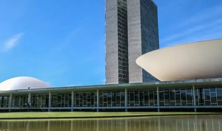 Brasileiros pagam R$ 100 milhões em reembolsos médicos a parlamentares em 6 anos