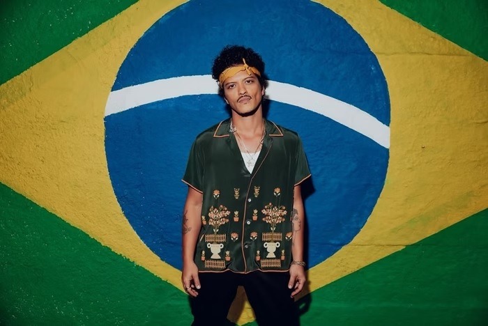 Brasileiros acusam Bruno Mars de apropriação cultural; entenda