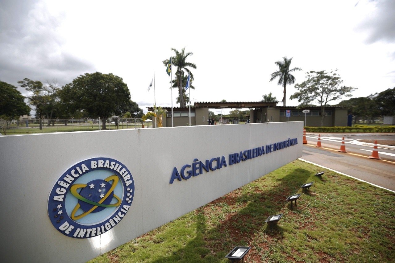 Agentes da Abin cogitam pedir afastamento de diretor-geral após relatório da PF