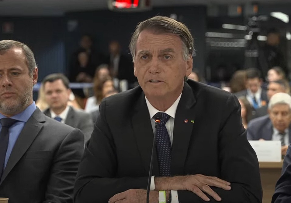 Bolsonaro é diagnosticado com pneumonia viral