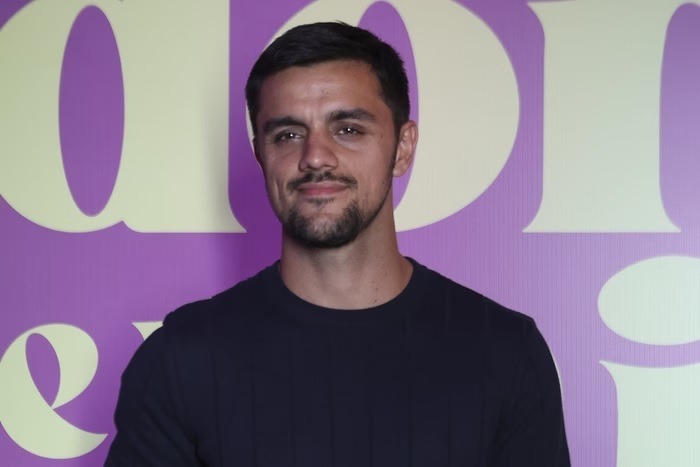 Felipe Simas diz que se converteu após “passado carnal e de traição”