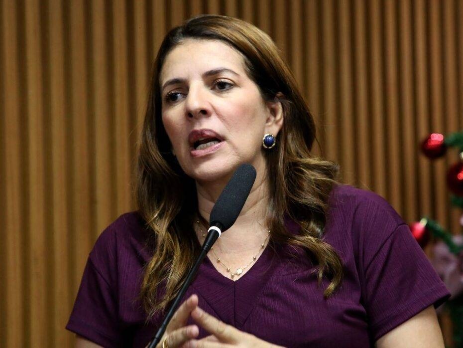 VÍDEO: Nina Souza revela possível candidatura a deputada federal e avalia convites de partidos