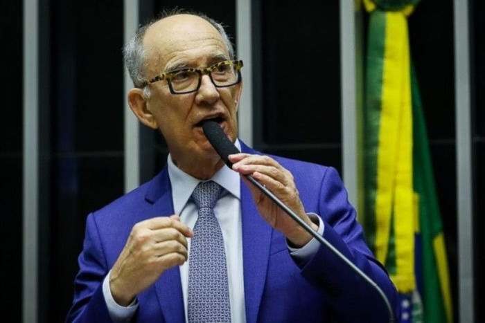 Deputado do PT vota para derrubar IOF e diz que digitou errado