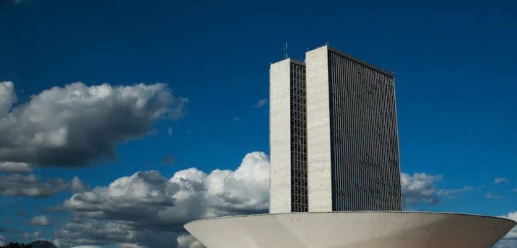 Veja como senadores do RN votaram sobre aumento do número dos deputados