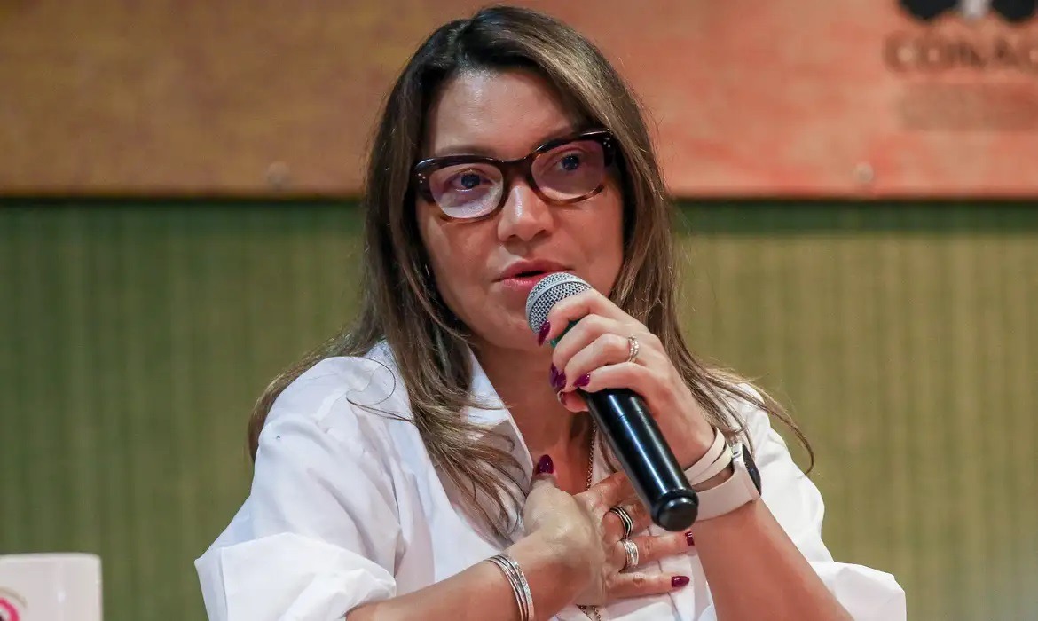 AGU pede à Justiça arquivamento de ação contra viagens internacionais de Janja