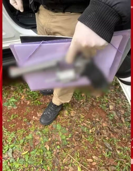 Adolescente mata avó a tiros e deixa avô ferido depois de ser proibido de mexer no celular, diz polícia