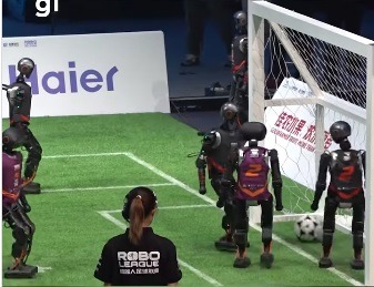 VÍDEO: China faz primeiro campeonato de futebol entre robôs humanoides