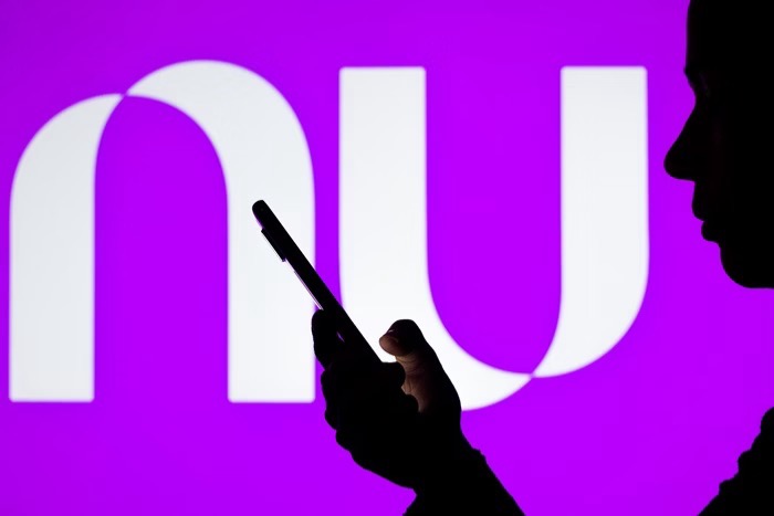 Dinheiro bloqueado? Clientes do Nubank reclamam de falha no aplicativo