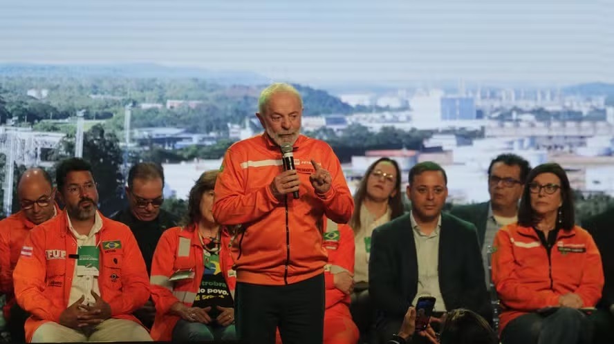 Lula: 'Se acontecer o que estou pensando o Brasil vai ter o primeiro presidente eleito quatro vezes'