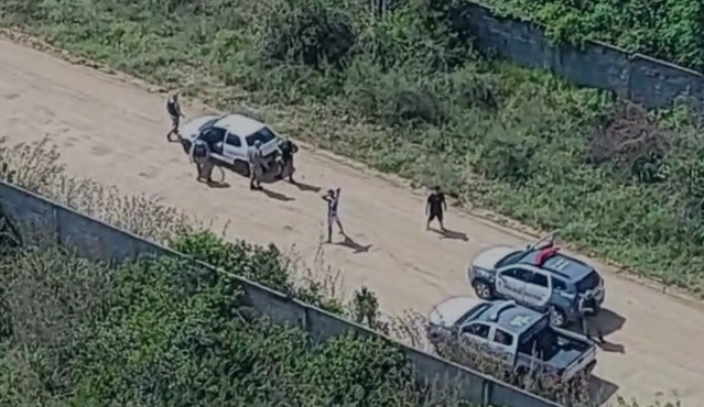 Imagem aérea mostra operação policial após assalto com reféns em Macaíba