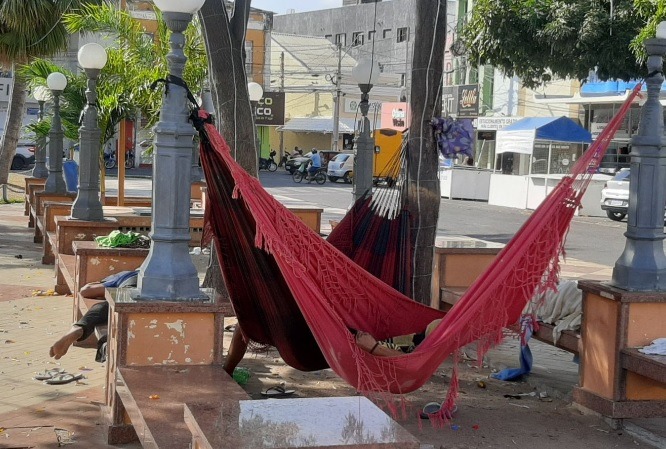 Justiça obriga Prefeitura de Mossoró a ampliar fornecimento de alimentação para população de rua