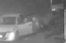 VÍDEO: Motorista de aplicativo salta de carro em movimento após ser atacada por passageiro