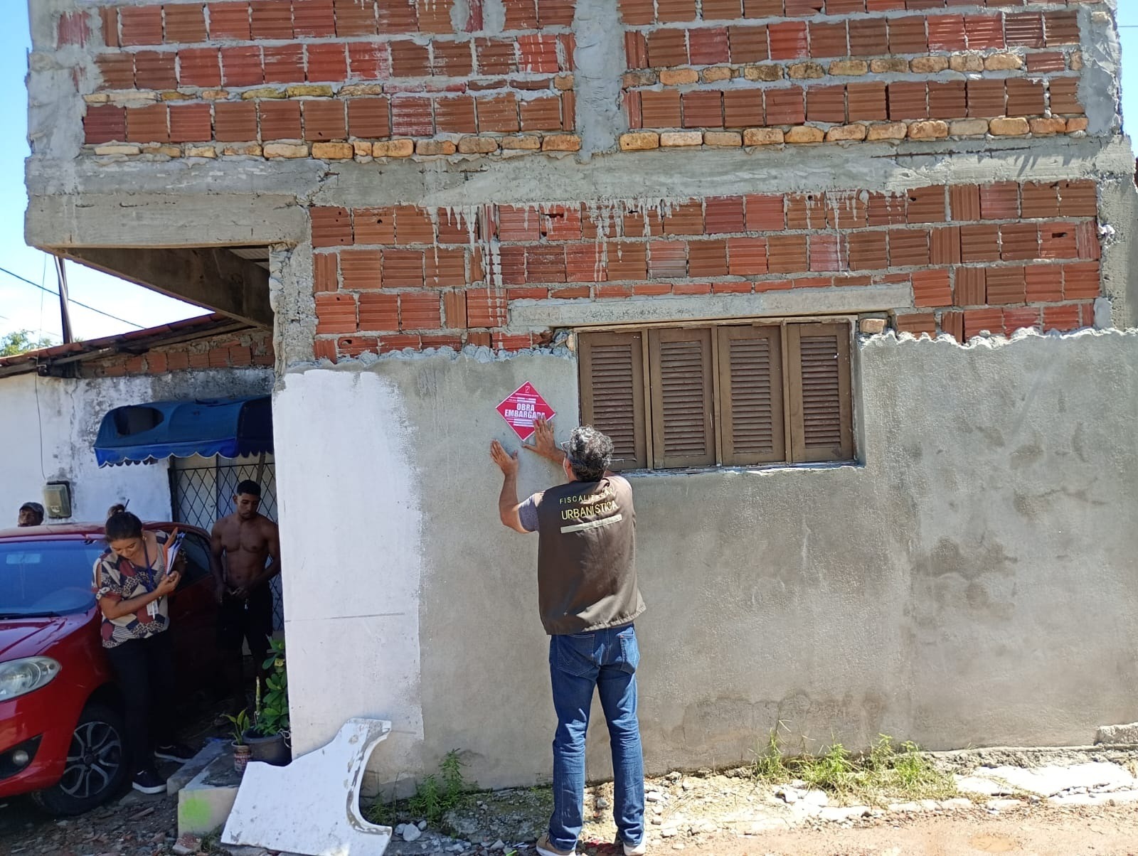 Obra é embargada por invadir faixa da linha férrea na Zona Oeste de Natal
