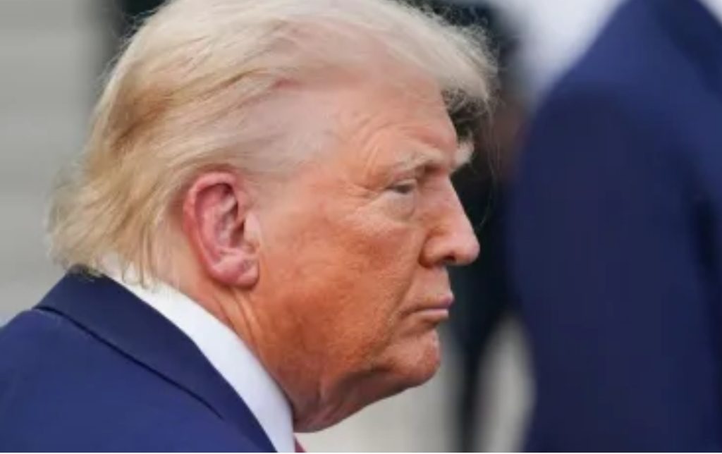 Trump anuncia tarifa de 50% para Brasil; veja carta enviada à Lula